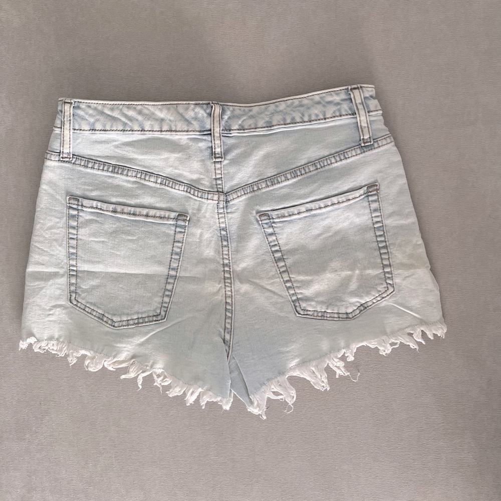 Cutoff shorts - Picture 4 of 5